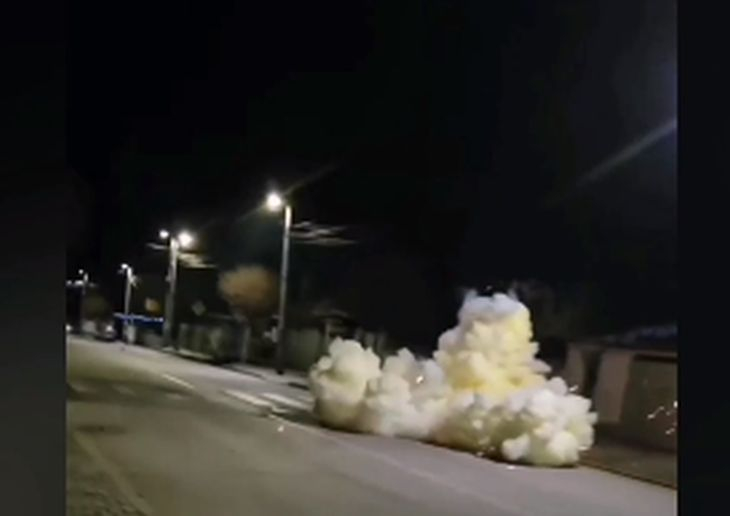Мощен гръм разлюля Панагюрище, ВИДЕО запечата всичко
