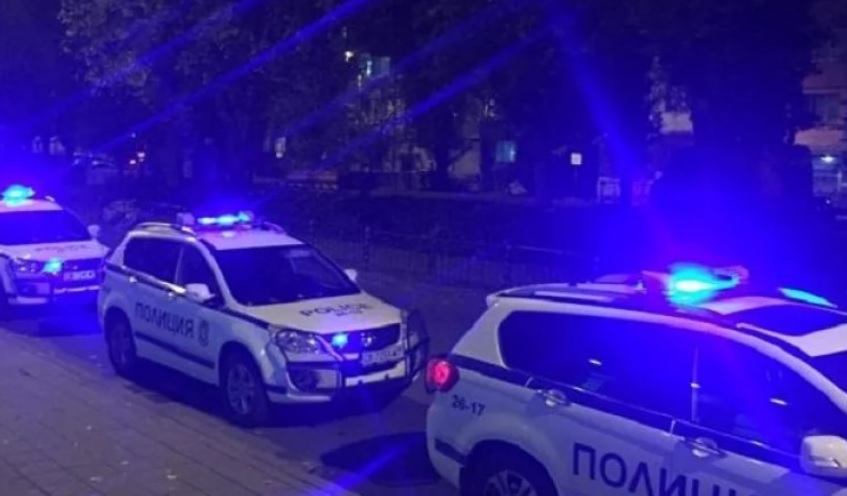 Извънредно в БЛИЦ! Квартал в София почерня от полиция, роми спретнаха зверско меле