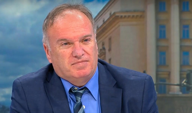 Владимир Чуков ги попиля: Нека управляващите да го разберат, че седейки си, усмихвайки се...