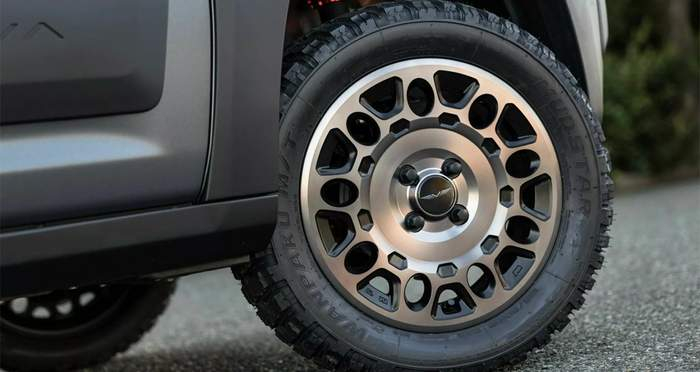 Вижте как най-малкият Suzuki се превърна в брутален военен всъдеход СНИМКИ