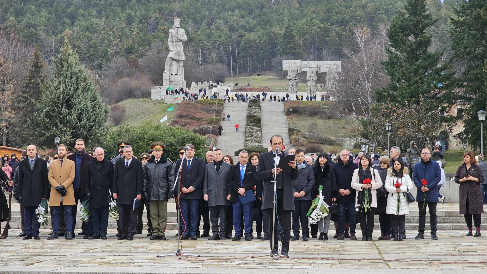 Стотици се стекоха в Калофер за рождението на Христо Ботев СНИМКИ