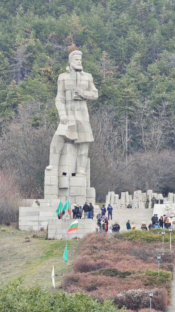 Стотици се стекоха в Калофер за рождението на Христо Ботев СНИМКИ