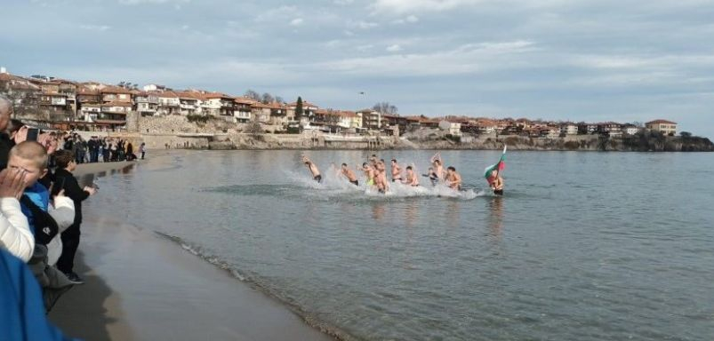 Невиждана поличба с кръста в Созопол, последва нещо неочаквано СНИМКИ