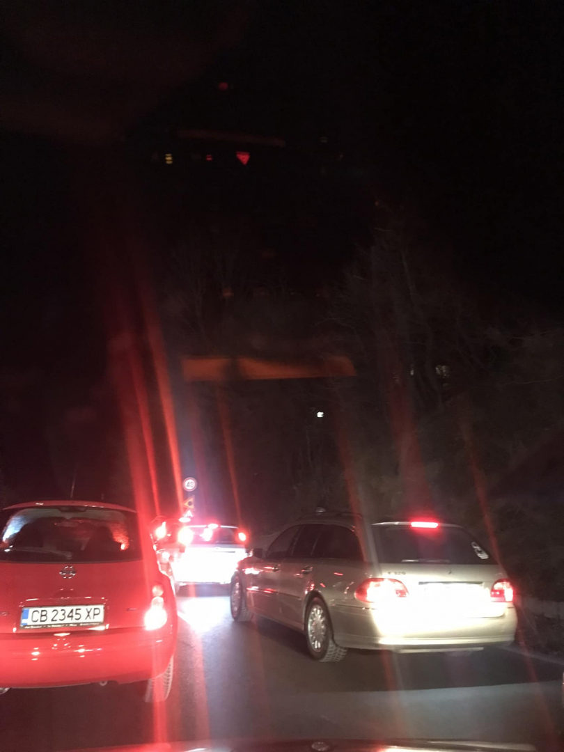 Ад на входа на София, хвърчат линейки и полиция СНИМКИ