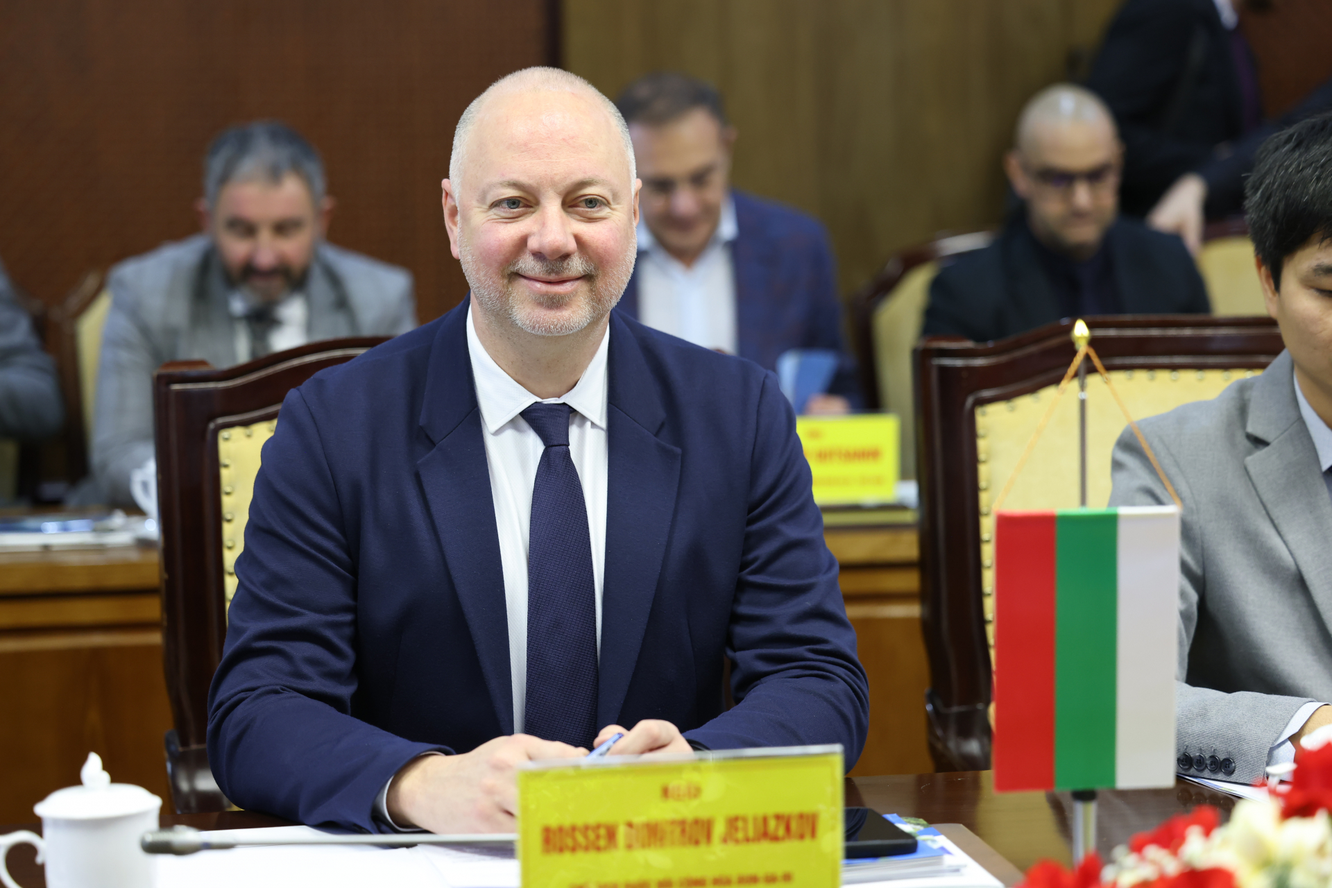 Грандиозен скандал: Тагарев с голяма изцепка, искат му оставката от Виетнам СНИМКИ