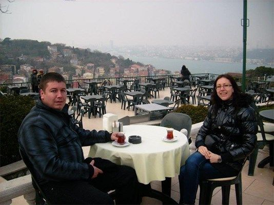 Ради закла младата си съпруга Илияна и заби ножа във врата си