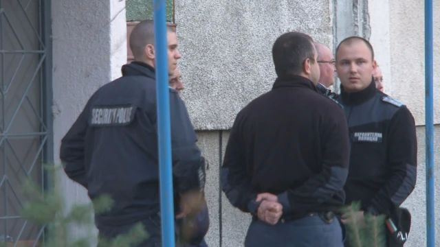 Ради закла младата си съпруга Илияна и заби ножа във врата си
