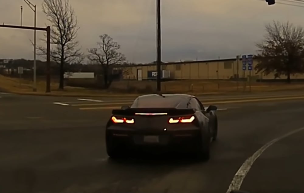 Джигит с Corvette се изплъзна като призрак при преследване с полицаи ВИДЕО 