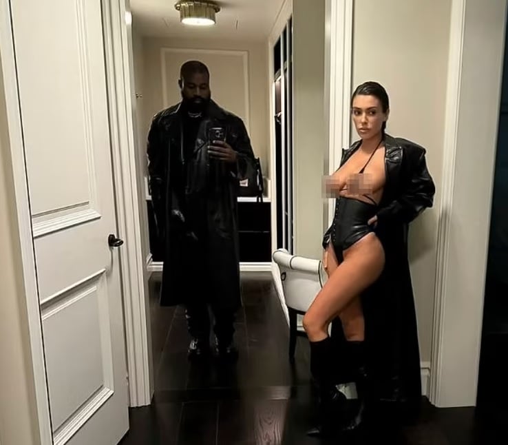 Жената на Кание Уест се разголи безсрамно и показа пищна гръд СНИМКИ 18+