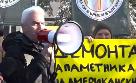 Волен грабна мегафона и разбуни духовете - как почитаме убийци в центъра на София? БЛИЦ TV