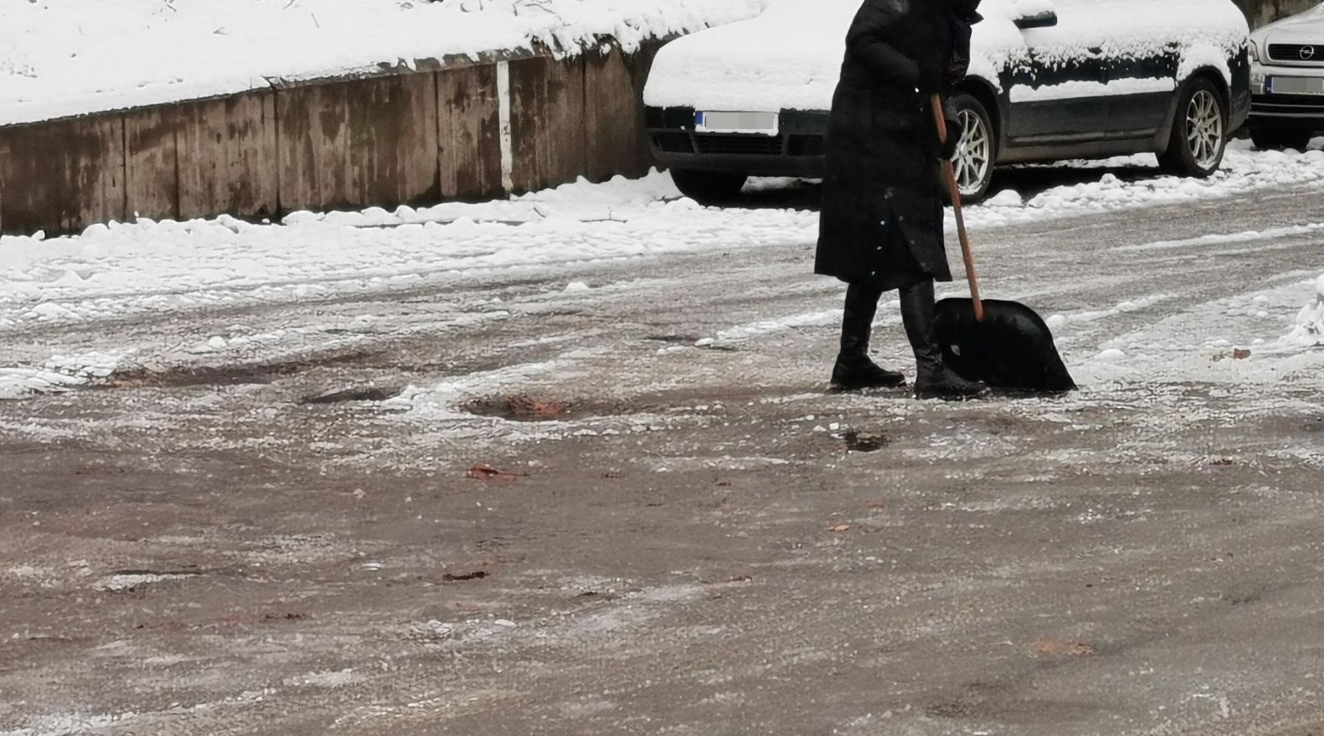 НИМХ предупреди за свирепа снежна виелица, удря тези райони на България