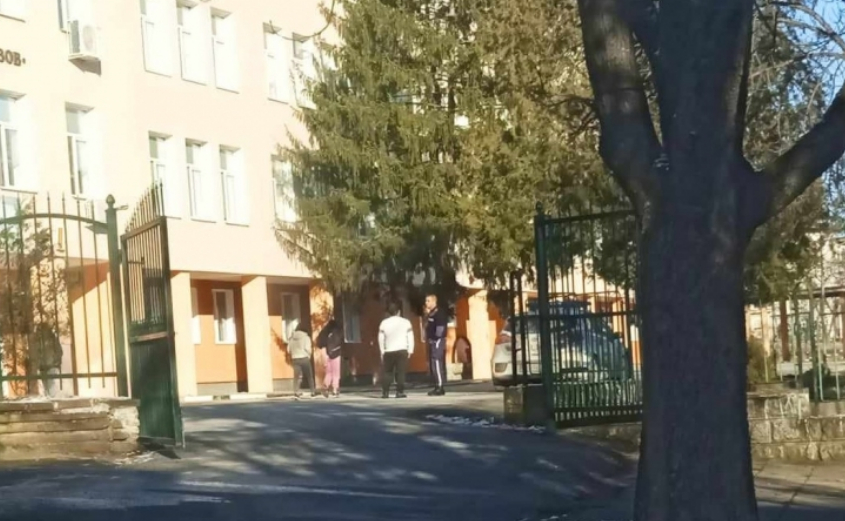 Синът на Рамбо показа що е кьотек в мездренска гимназия, а родата на Дебелия... СНИМКИ