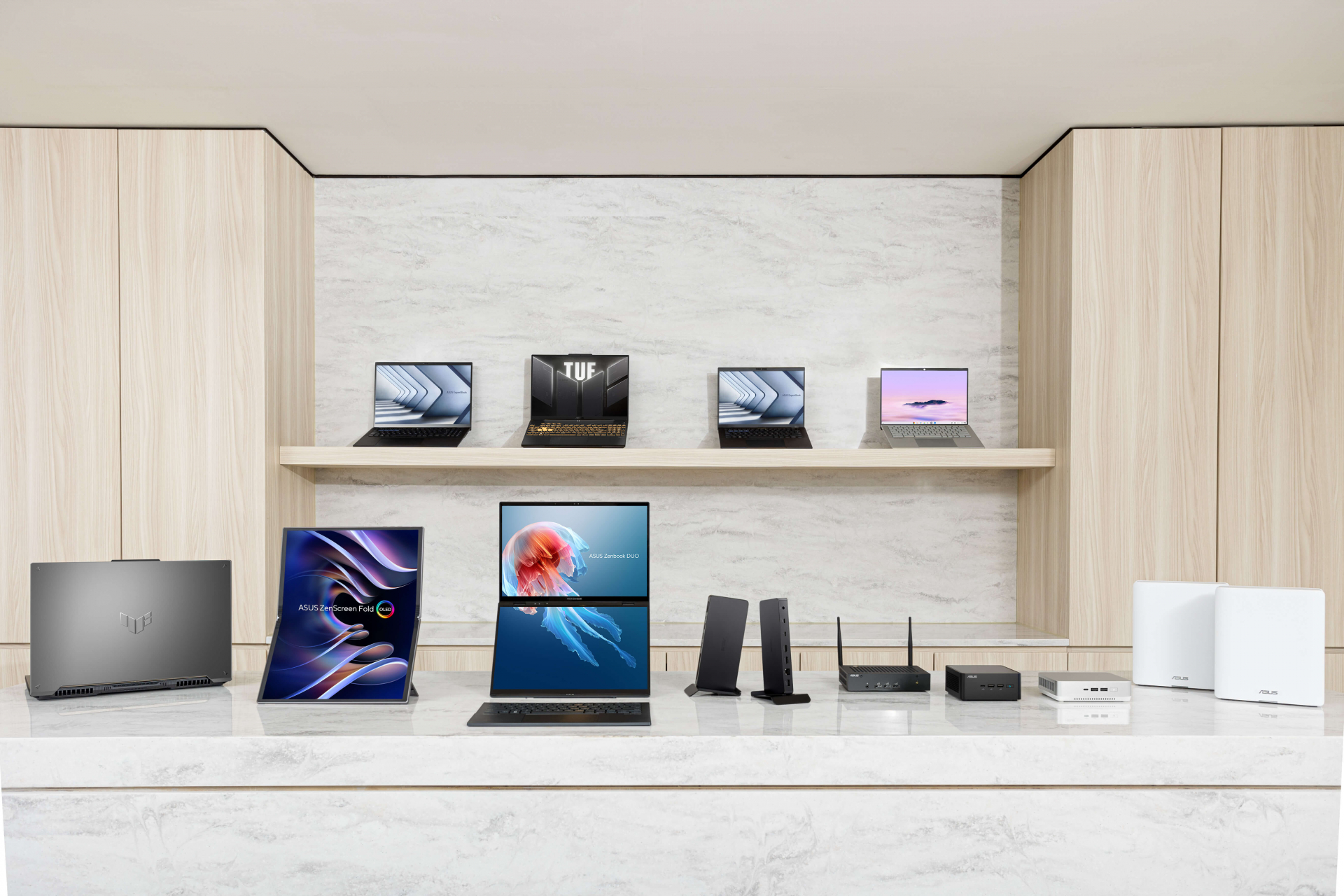 ASUS разширява границите с новите си лаптопи
