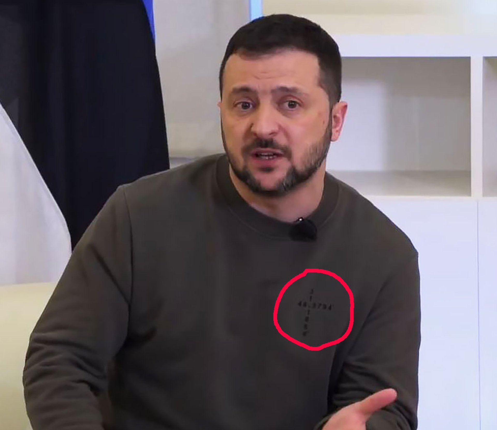 Зеленски изпрати скрито послание до Путин с мистериозен детайл на гърдите си СНИМКА 