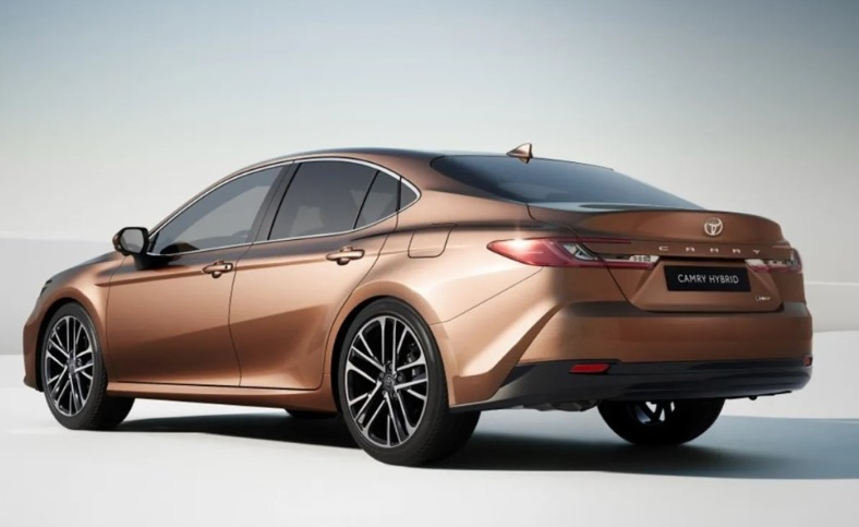 Богато оборудване: Разкриха подробности за новата Toyota Camry за Европа СНИМКИ