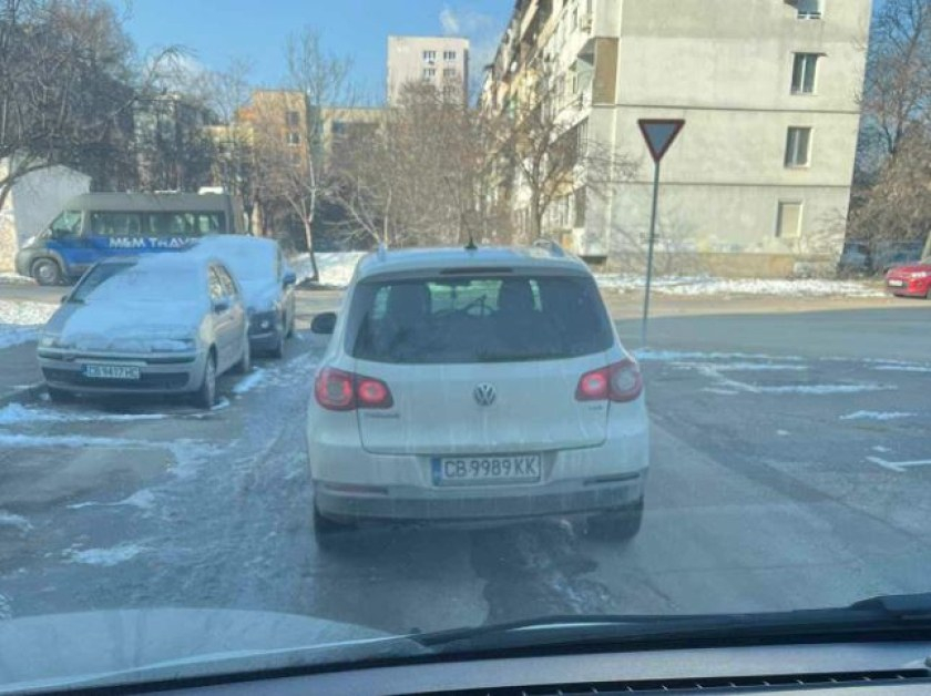 Пълен абсурд в София! Мъж блъсна майка с бебе и избяга, а часове по-късно се появи друг и...