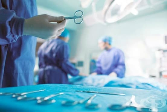 Оперираха по спешност наш голям водещ и певец! Той качи СНИМКА от болничното легло и... 