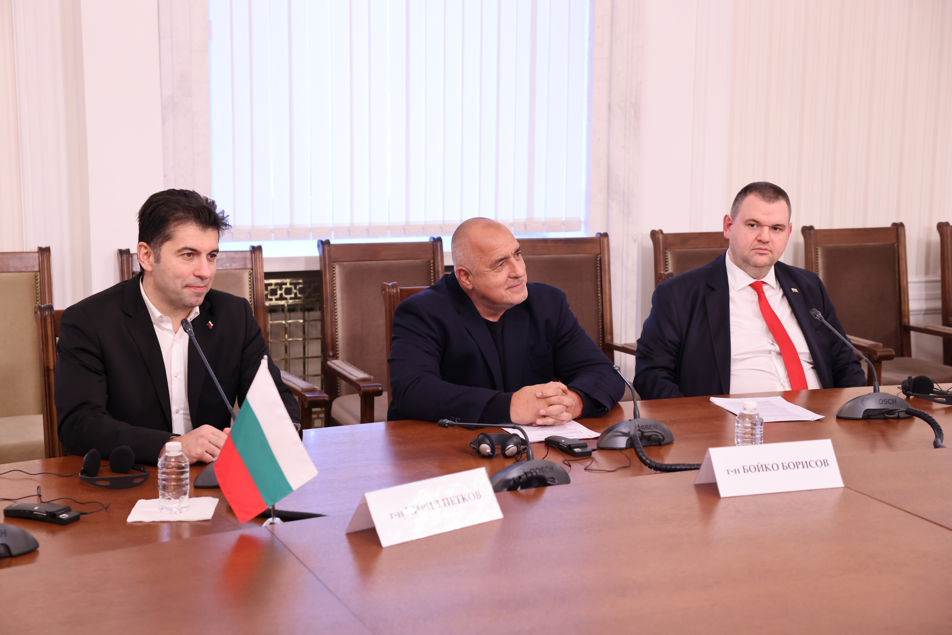 Зеленски благодари на Борисов, Пеевски и Петков за подкрепата за Украйна