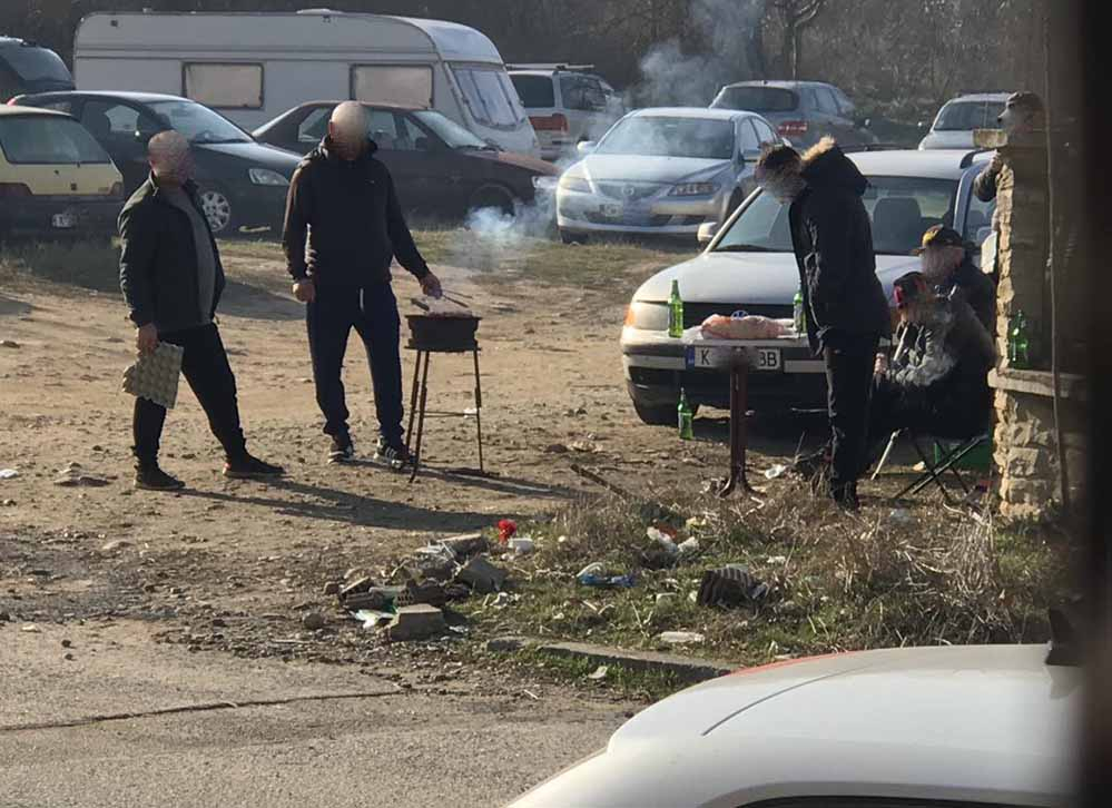 Пекне ли малко слънце насред студа, нашенецът веднага прави това на двора