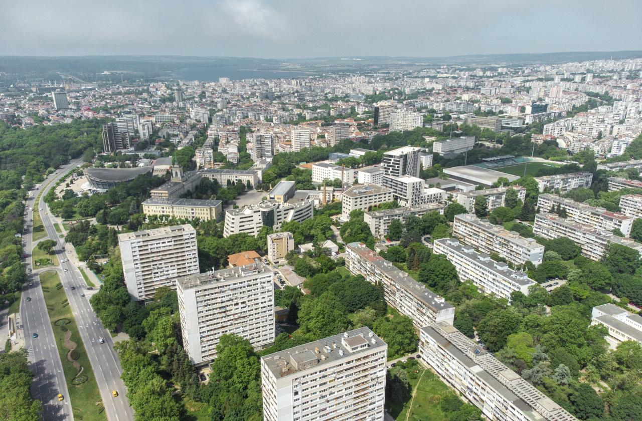 Нещо невиждано се случва на пазара на имоти във Варна, а цените...