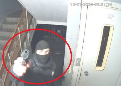 Въоръжени мъже нахлуха в столичен блок, направиха големи бели СНИМКИ
