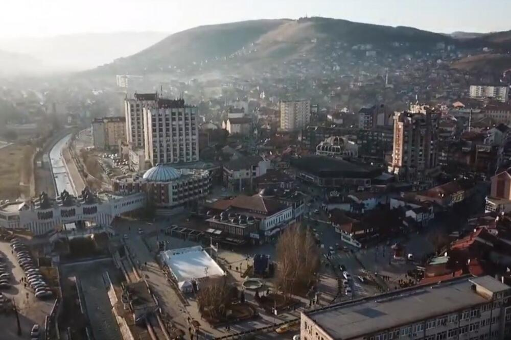 Страшен звяр броди в този град, камера го засне на ВИДЕО