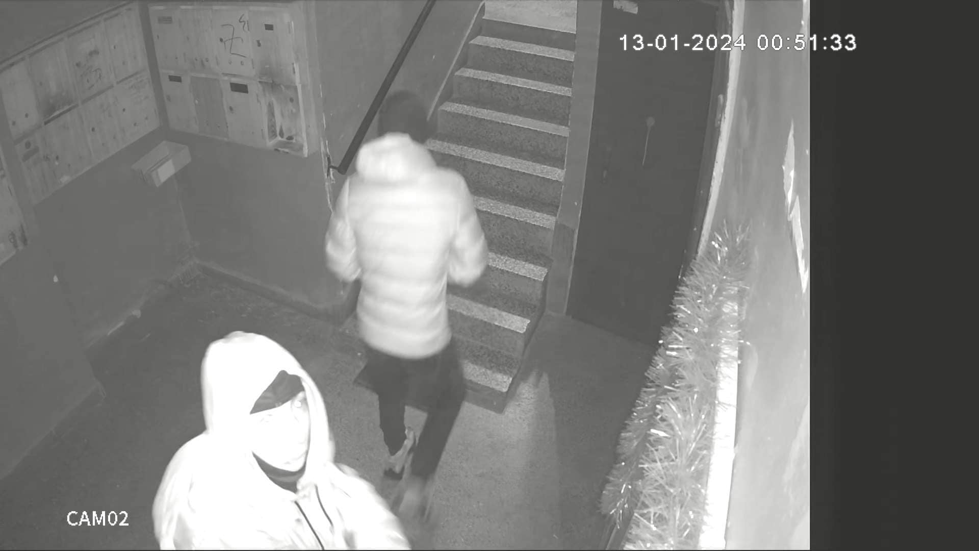 Появи се ВИДЕО от ада с маскирани, стреляли из блок в София
