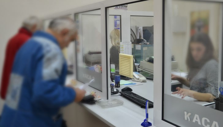 Финансова секира за стотици хиляди българи, увеличението е страшно 