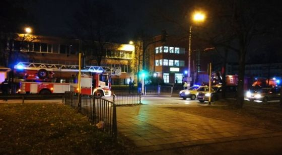 Извънредно в БЛИЦ! Тежък инцидент в час пик в София, човек лежи под автобус 