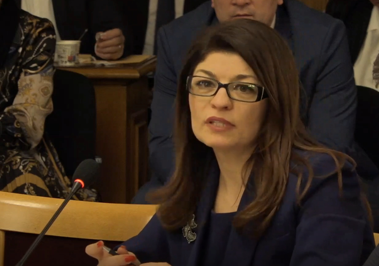 Десислава Атанасова закова невежите с отговор на пиперлив въпрос в КС