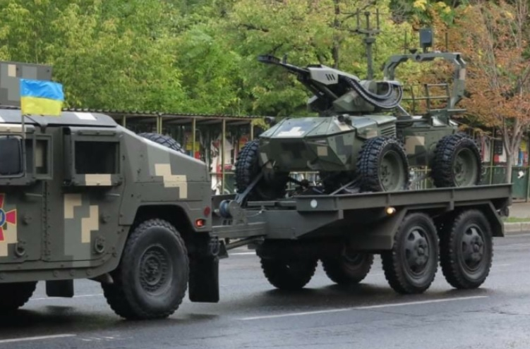 Показаха за първи път как украински колесен робот действа на бойното поле ВИДЕО
