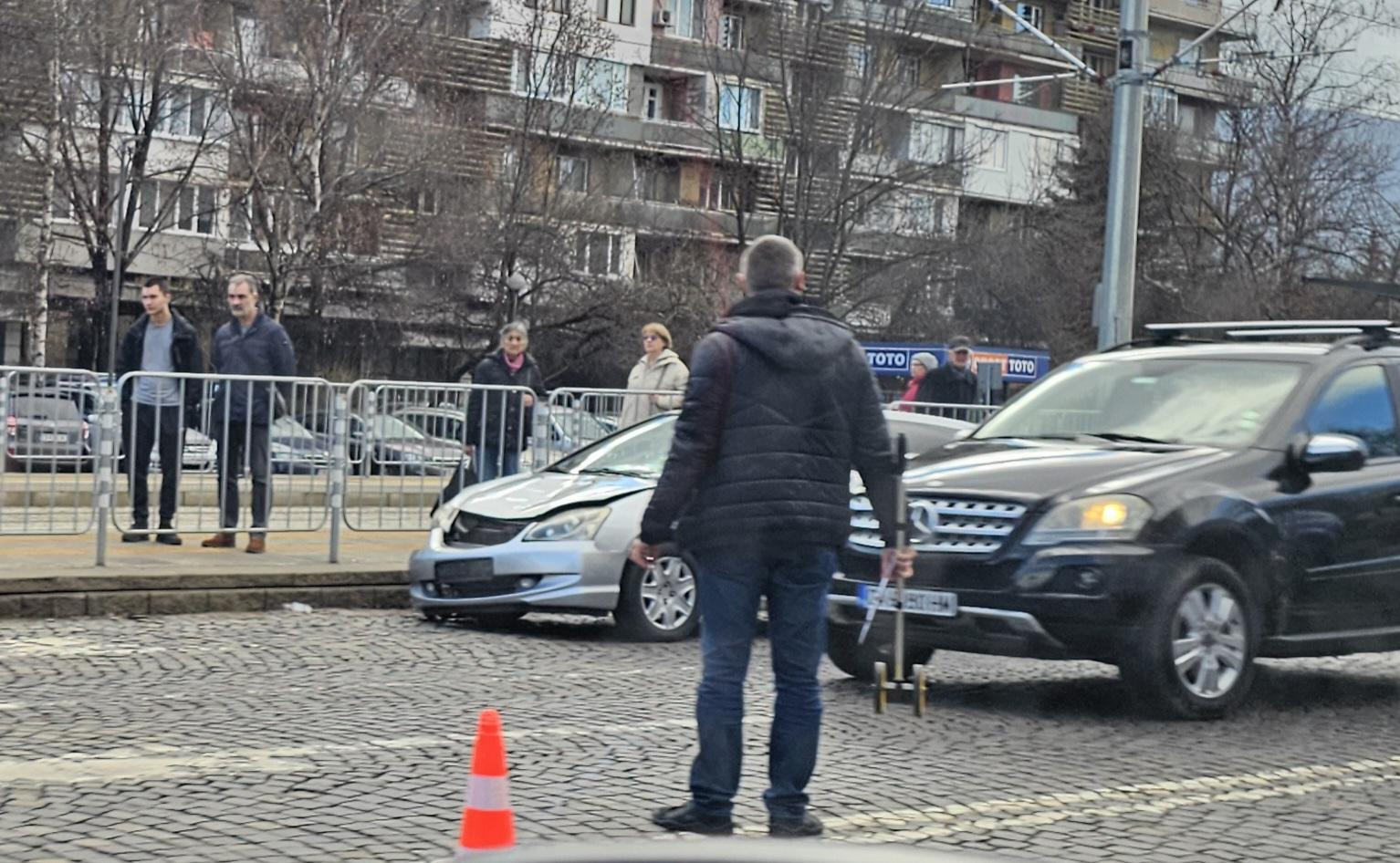 Сигнали до БЛИЦ! В София е като на война, за броени часове... ВИДЕО