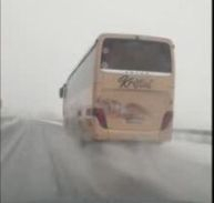Шофьор на автобус вцепени всички на АМ "Тракия", спешно звънят на КАТ, но... ВИДЕО 
