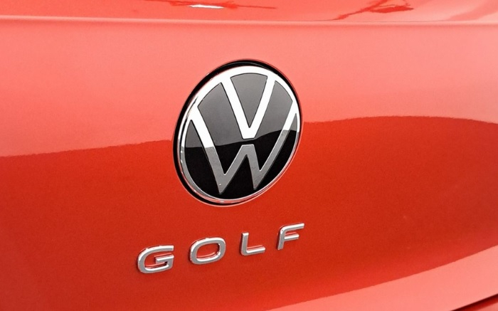 Разсекретиха напълно новия Volkswagen Golf преди премиерата СНИМКИ