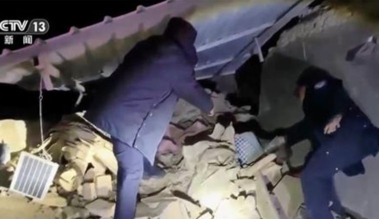 Истинско чудо след чудовищния трус между Китай и Киргизстан ВИДЕО