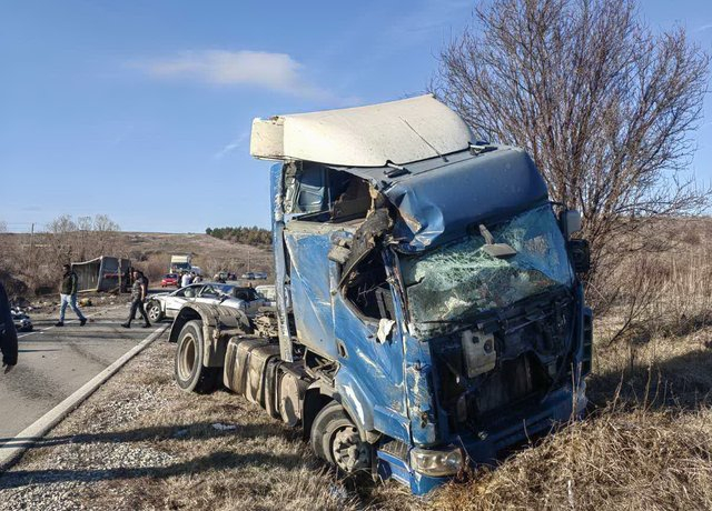 Екшън: Дрогиран турчин причини голям ад в Шуменско, ченгета вдигат КПП-та, за да го спрат СНИМКИ  