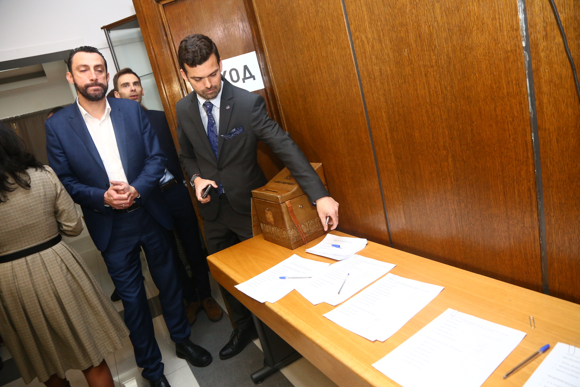 Обратното броене започна: Драмата в СОС се заплете СНИМКИ