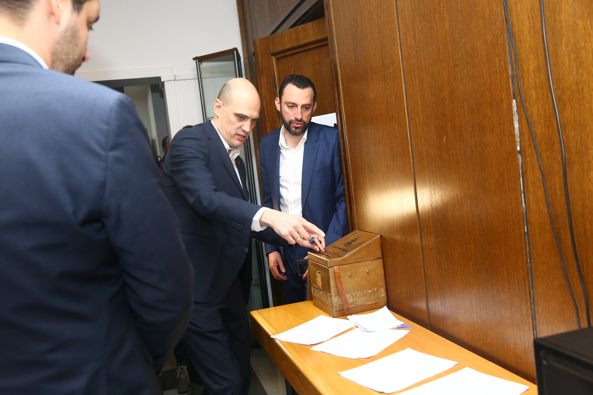 Обратното броене започна: Драмата в СОС се заплете СНИМКИ