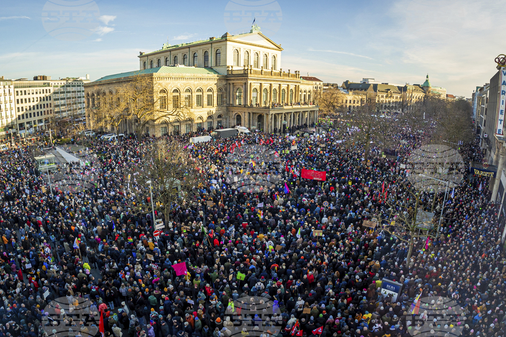 Германия кипи: Повече от 25 хил. души излязоха на протест срещу... 