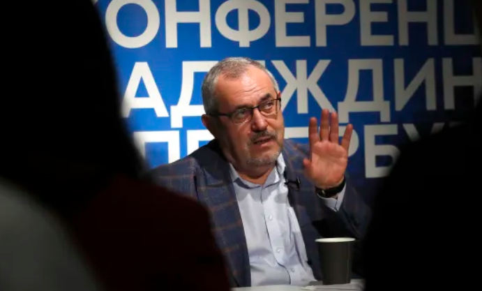 Надеждин ли е надеждата на руснаците, опашки се вият в негова подкрепа в битката за Кремъл