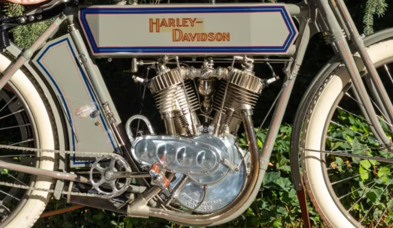 Стар мотоциклет Harley-Davidson се продава на цената на суперавтомобил СНИМКИ