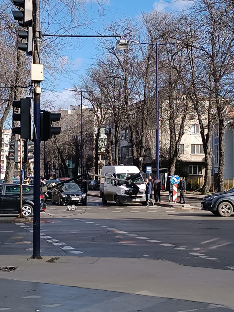 Такъв ужас на кръстовище в Пазарджик не са виждали никога СНИМКИ