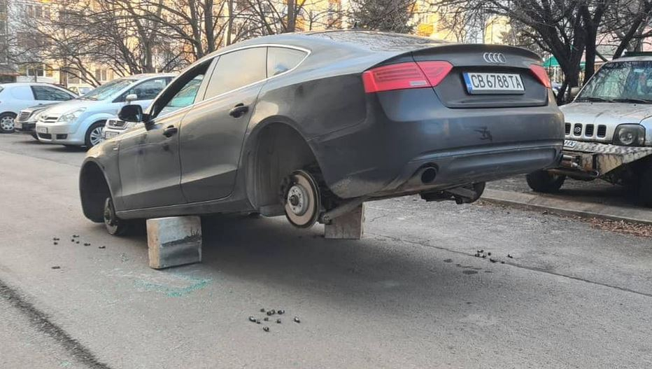 Пълен шок! Георги паркира колата си в столичния ж.к. Младост, а на сутринта завари това СНИМКИ