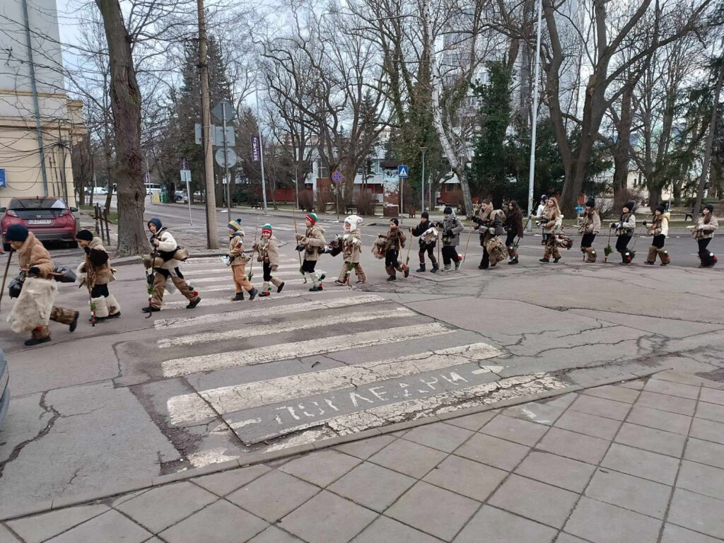 Мечка прегази пернишките полицаи СНИМКИ 