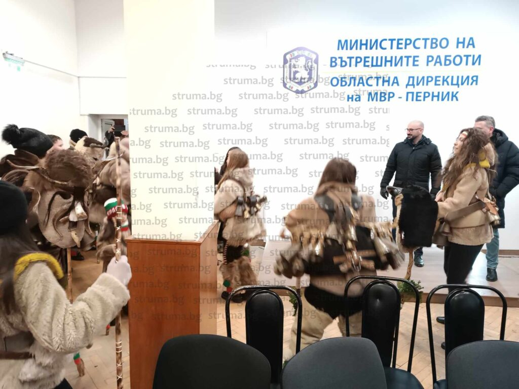 Мечка прегази пернишките полицаи СНИМКИ 