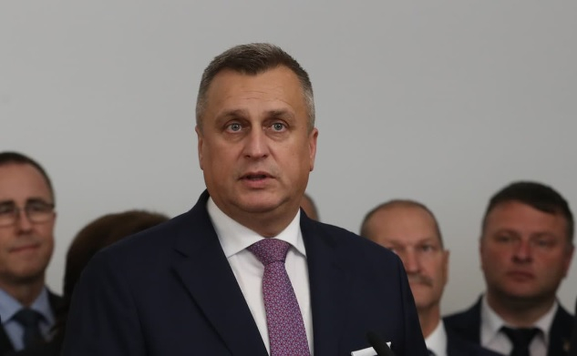 Лидер на партия ще почиства улиците като покаяние за бягство от автокатстрофа