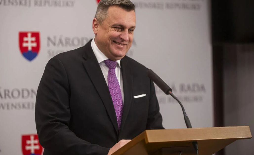 Кандидат-президент ще чисти улиците заради автомобилна катастрофа 