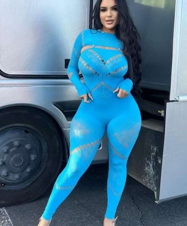 Порномоделка подкупи надзирател, за да прави секс със затворник СНИМКИ 18+