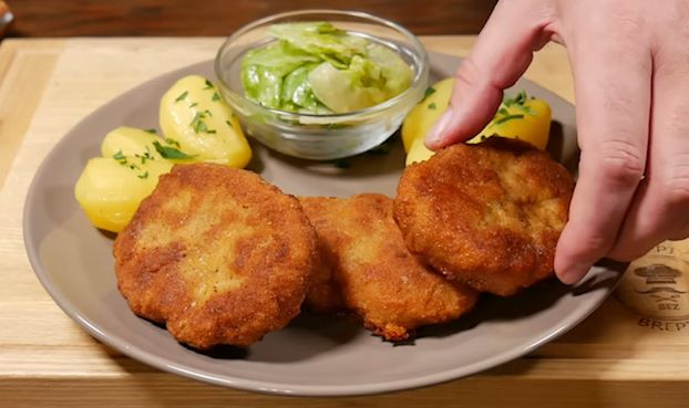 Отхапеш и се топи в устата: Така се приготвят най-вкусните виенски шницели СНИМКИ