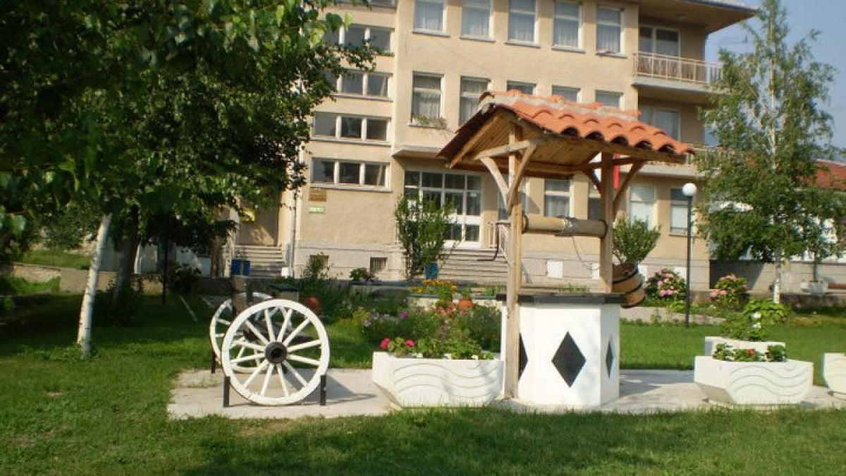 Младите бягат на село, но искат екстрите на големия град